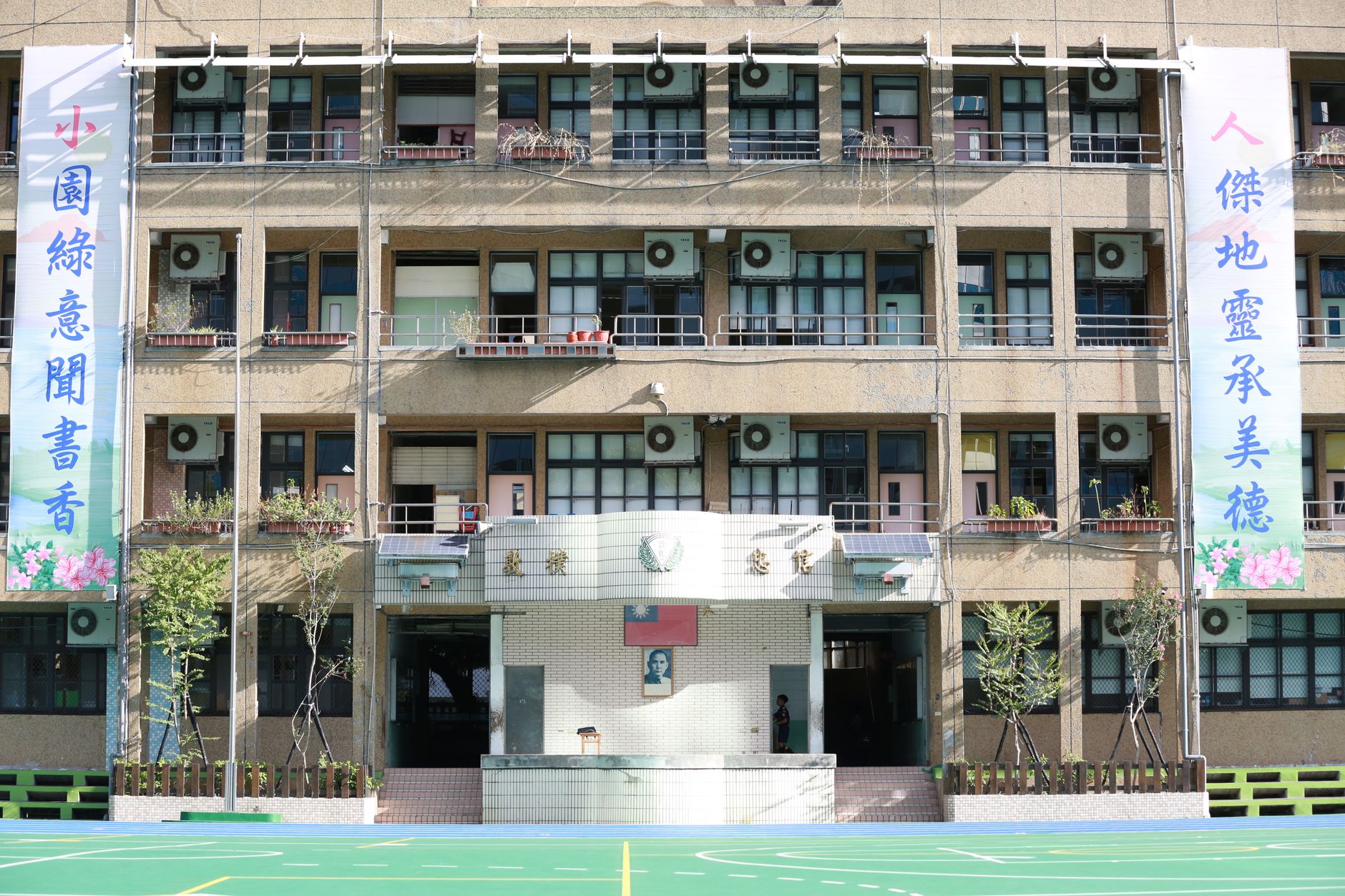 世界前 200 大学政策资格地图:温州、阳新和台湾地区工作许可口径对比